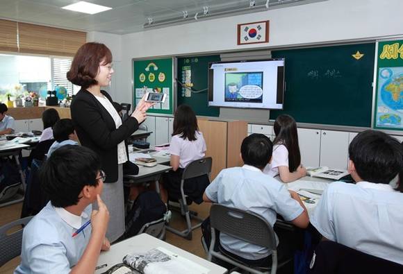 ▲ 한양초등학교에서 캐스팃을 통해 수업 하고 있는 모습.ⓒ캐스팃