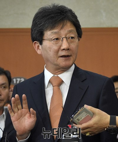 ▲ 새누리당 유승민 원내대표가 8일 오후 국회에서 사퇴 기자회견을 하고 있다.ⓒ뉴데일리 이종현 기자