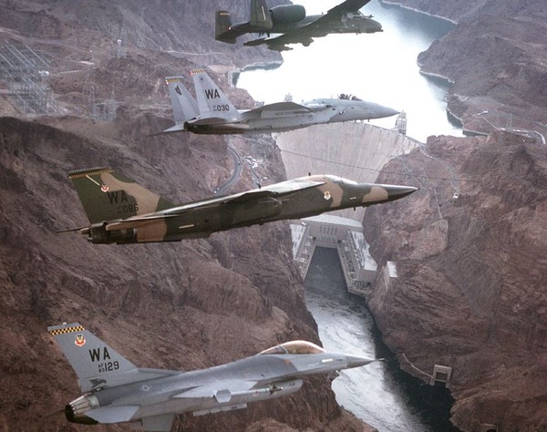 ▲ 위부터 A-10 공격기, F-15C제공전투기, F-111 전폭기, F-16 전투기.이들 항공기의 임무는 모두 중첩되는 기능을 한 두가지씩 가지고 있다.ⓒ미공군