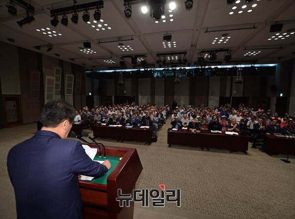 [통일로 가는길-최고통치자 리더십의 중요성]을 주제로 한 강연회가 8일 오후 한국프레스센터에서 열렸다. ⓒ뉴데일리 정상윤 기자