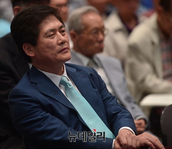 ▲ '통일문제와 박근혜대통령 리더쉽' 강연 맡은 김진 위원. ⓒ뉴데일리 정상윤 기자