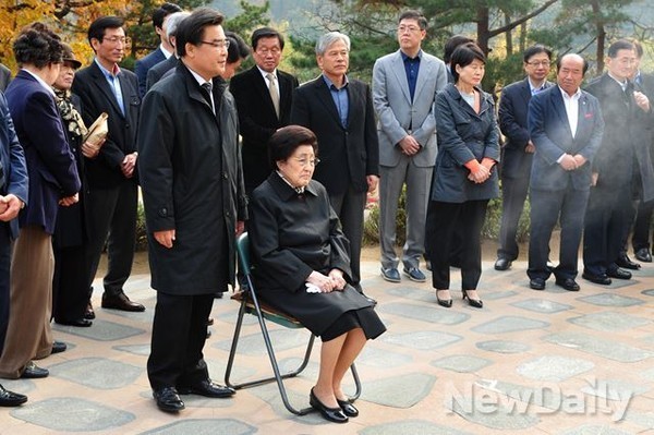 ▲ 故김대중 前대통령 추도식에 참석한 이희호 씨. ⓒ뉴데일리 DB