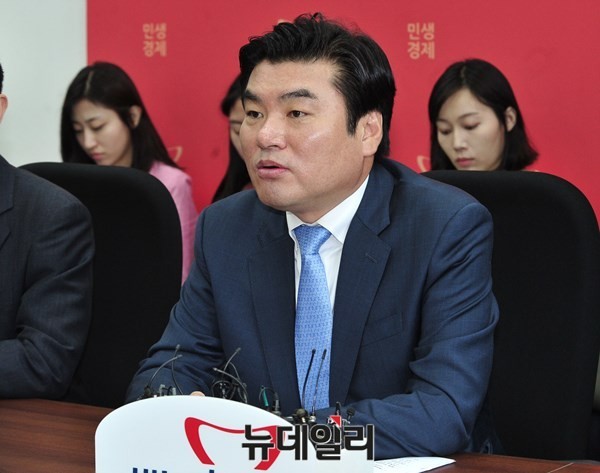 ▲ 새누리당 원유철 정책위의장이 추대 시나리오 일 때 후임 원내대표로 급부상 하고 있다. ⓒ뉴데일리 이종현 기자