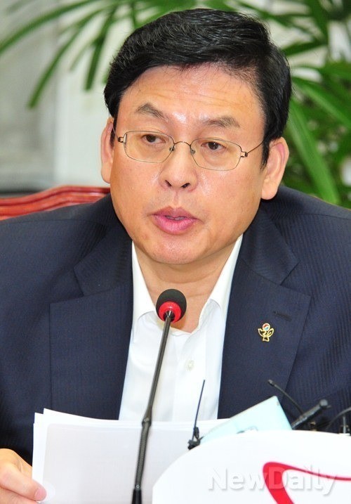 ▲ 충북으로 수도권 3선으로 분류되는 새누리당 정우택 의원은 친박계 이지만 비박과도 사이가 멀지 않다는 평이 우세하다. ⓒ뉴데일리 이종현 기자