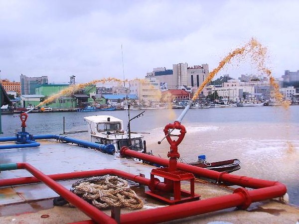 ▲ 지난 7일 사전 황토 살포 예행연습 사진ⓒ포항시 제공