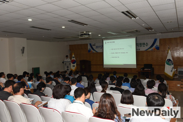 ▲ 교직원들이 다양한 사업들의 현황을 발표하고 있다ⓒ대구한의대 제공