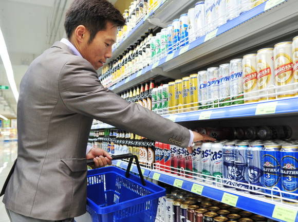 ▲ 오비맥주 프레데리코 프레이레 사장(우) 카스타운 잉크바트(Enkhbat) 사장(좌) ⓒ오비맥주