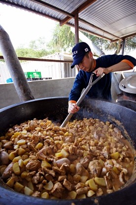 ▲ 한빛부대 취사반의 활동모습.ⓒ국방부공동취재단