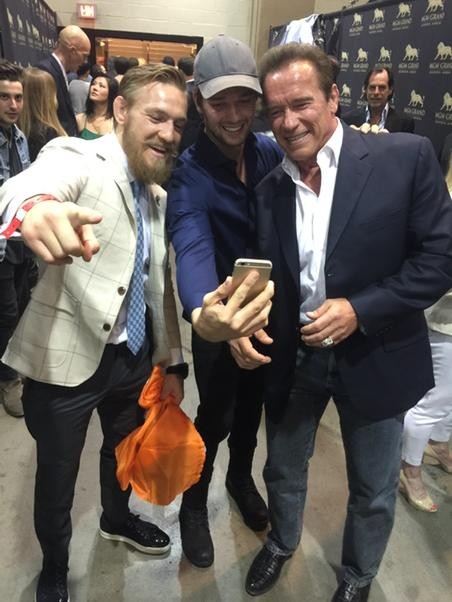 ▲ 코너 맥그리거와 아놀드 슈왈제네거 ⓒ온라인 커뮤니티