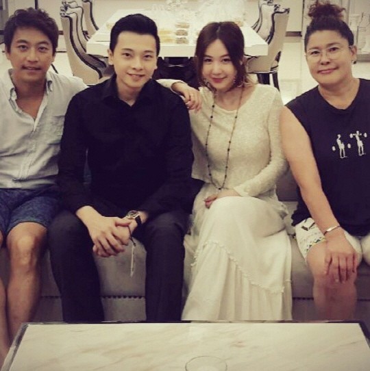 ▲ 신주아, 고만석 자시의 남편 이영자과 함께 '찰칵'ⓒ신주아 인스타그램