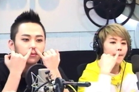 ▲ 용준형과 양요섭 ⓒ온라인 커뮤니티