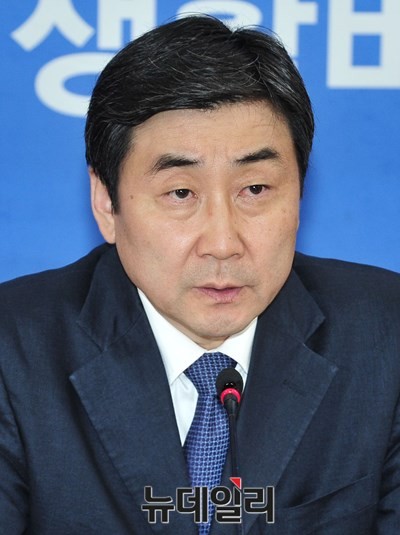 ▲ 새정치연합 이종걸 원내대표는 지난 9일 정책조정회의에서 추경예산의 전제조건으로 법인세 인상을 제시한 바 있다. ⓒ뉴데일리 이종현 기자