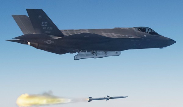 ▲ 암람 중거리 공대공 미사일 발사하는 F-35A.ⓒ록히드마틴