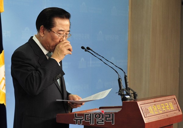 ▲ 2015년 7월 16일, 새정치민주연합 박준영 전 전남도지사가 친노의 적폐에 일침을 가하며 새정치연합을 탈당하는 기자회견을 열고 있다. ⓒ뉴데일리 이종현 기자