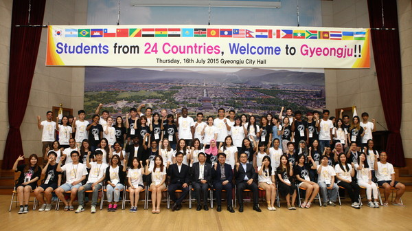 ▲ 경주시가 전 세계 26개국 60여명의 대학생 초청 한국속의 경주문화를 알리기 위해 홍보에 나섰다.ⓒ경주시 제공