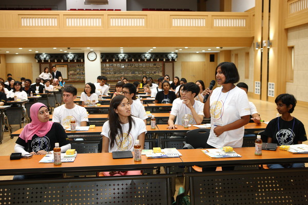 ▲ 연수단은 교육 프로그램에 참여함은 물론 불국사를 비롯한 세계문화유산답사, 고택체험, 한국 음식배우기 등 다양한 체험 활동을 통해 한국의 역사와 문화를 이해하는 시간을 갖게 된다.ⓒ경주시 제공