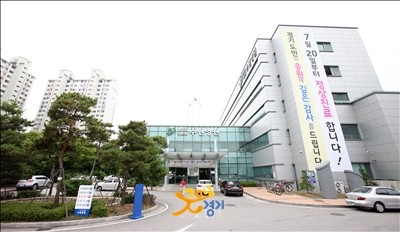 ▲ 20일 오전 중동호흡기증후군(메르스) 중점치료센터로 지정돼 외래진료실과 응급실을 폐쇄해 온 경기도의료원 수원병원이 일반 외래·입원 환자에 대한 정상진료를 시작했다. ⓒ경기도 사진 제공