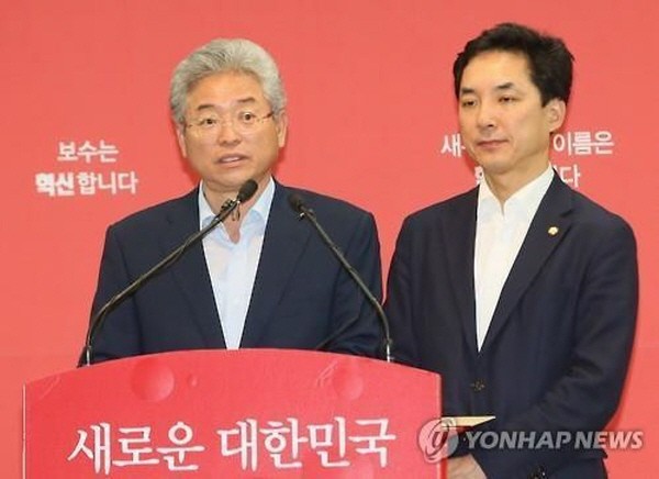 ▲ 국회 정보위원회 여당 간사인 새누리당 이철우 의원(사진 왼쪽)은 21일 상임위원장·간사단 연석회의에서 야당이 국정원 현장 조사에 서둘러 응해야 한다고 촉구했다. ⓒ연합뉴스