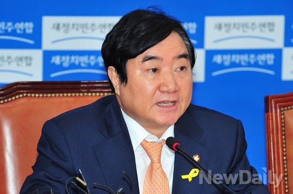 ▲ 최근 공개 석상에서 당 지도부와 혁신위를 향해 연일 오픈프라이머리(완전국민경선제)를 수용할 것을 압박하고 있는 새정치민주연합 이석현 국회부의장. ⓒ뉴데일리 이종현 기자