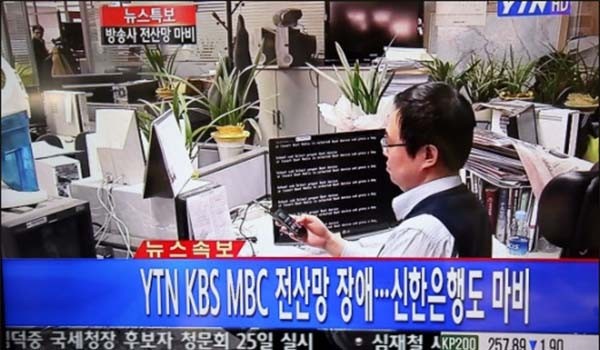 ▲ 2013년 3월 20일 YTN, KBS, MBC 등 주요 방송국과 신한은행 등 금융기관들이 해킹 공격을 받았다. 이후 '3.20사이버테러'로 알려진 이 공격은 北정찰총국의 소행으로 밝혀졌다. ⓒ당시 YTN 속보화면 캡쳐.