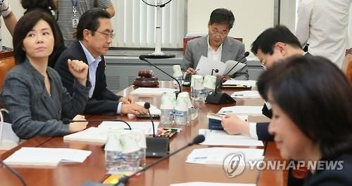 ▲ 공직선거법심사소위원회는 24일 국회에서 내년도 20대 총선에 도입될 선거구 획정을 논의했다. ⓒ연합뉴스