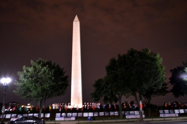 ▲ 월드피스자유연합은 지난 24일 미국 워싱턴 백악관 앞에서 '생명의 항해 6.25전쟁 사진전'을 개최했다. ⓒ월드피스자유연합