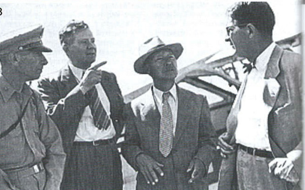 ▲ 6.25 직후 주한미국대사 무초(왼쪽 두번째)와 미군 관계자들을 불러 결사항번과 한미공동작전을 논의하는 이승만 대통령).