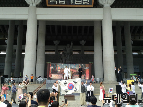 ▲ 3.1운동과 국채보상운동을 재현한 '옛 골목은 살아있다-대구'공연이 광복70주년을 맞아 독립기념관에서 열리고 있다.ⓒ대구문화재단 제공