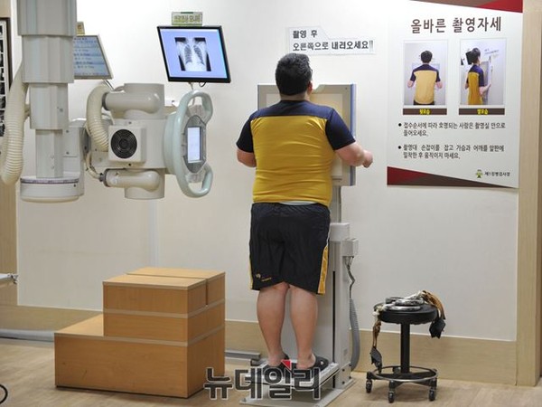 ▲ 신체검사를 받고 있는 군입대 대상자들의 모습. ⓒ뉴데일리DB