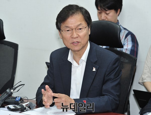 ▲ 최근 지방 순회 강연에 나서기 시작해 신당 창당을 향해 다시 성큼 한걸음 내딛었다는 평가를 받고 있는 무소속 천정배 의원. ⓒ뉴데일리 이종현 기자