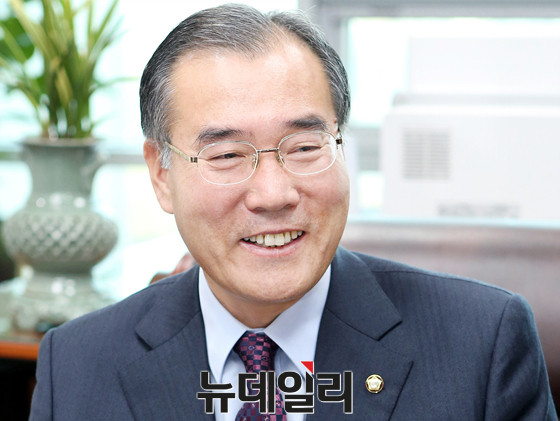 ▲ 새정치민주연합 이개호 의원(전남 담양·함평·영광·장성)은 지난해 7·30 보궐선거로 당선된 뒤 등원 1주년 소회를 밝히는 자리에서, 가슴 따뜻한 정치를 통해 모두가 잘 사는 세상을 만든다는 초심을 다시 한 번 강조했다. ⓒ뉴데일리 사진DB