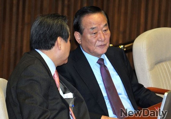 ▲ 새누리당 김무성 대표(왼쪽)와 서청원 최고위원.ⓒ뉴데일리 이종현 기자