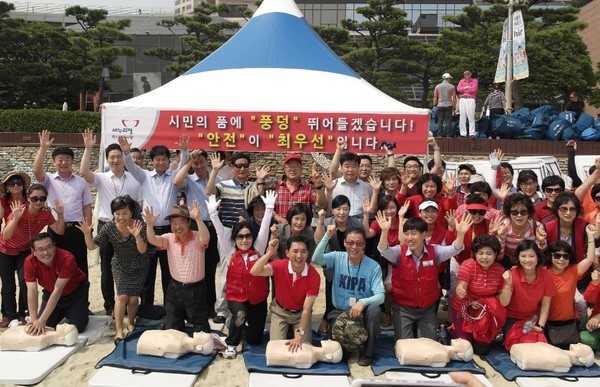 ▲ 지난 29일 해운대에서 열린 새누리 부산시당 안전캠페인 및 심폐소생술 교육 현장  ⓒ뉴데일리