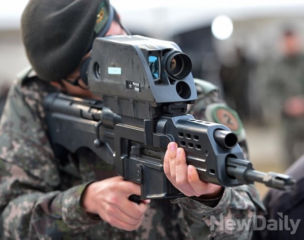 ▲ K-11 복합소총의 모습. ⓒ뉴데일리 정상윤 기자