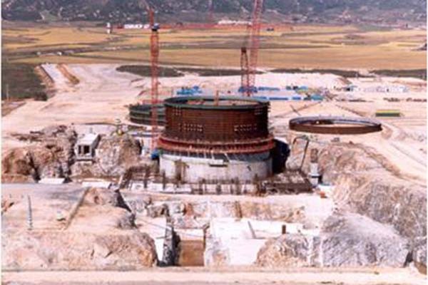 1995년부터 북한 신포지역에 건설을 시작한 경수로는 공정률 30%에 그친 채 공사가 중단됐다. 한국과 미국, 일본, EU 등 KEDO에 참여한 국가들은 40억 달러 이상의 돈을 날렸다. ⓒKEDO 홈페이지-38노스 자료 캡쳐