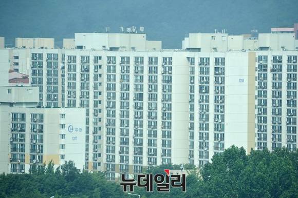 ▲ 7월 마지막 주 서울과 수도권의 아파트 매매와 전세가격은 상승세를 이어갔다. 사진은 서울 아파트 모습.ⓒ뉴데일리
