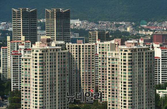 ▲ 부동산 비수기인 8월 전국에 2만 5000여 가구 물량이 쏟아진다. 사진은 서울 아파트 모습.ⓒ뉴데일리
