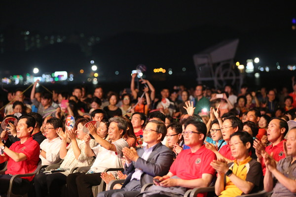 ▲ 불꽃축제 개막식 모습.ⓒ뉴데일리 김형만 기자