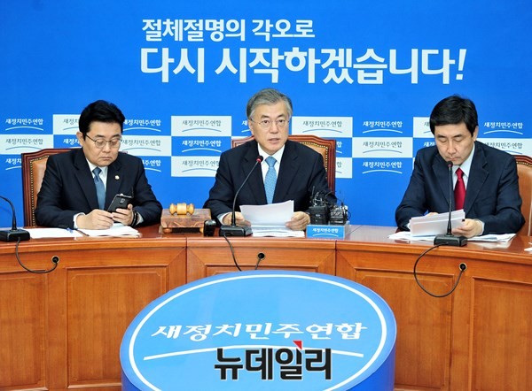 ▲ 새정치민주연합 문재인 대표가 최고위원회의에서 모두발언을 하고 있다. 문재인 대표는 5일 최고위에서 오픈프라이머리와 권역별 비례대표제의 일괄 타결을 제안했다. ⓒ뉴데일리 이종현 기자