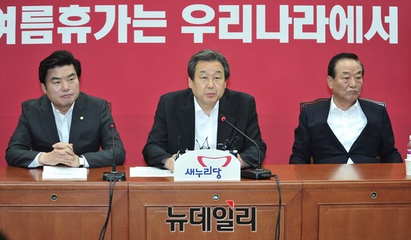 ▲ 새누리당 김무성 대표최고위원이 최고위원회의에서 모두발언을 하고 있다. 김무성 대표는 5일 문재인 대표의 제안에 대해 신중히 검토해보겠다면서도 부정적인 입장을 드러냈다. ⓒ뉴데일리 이종현 기자