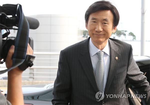 ▲ 지난 4일 '아세안지역안보포럼' 참석을 위해 인천공항을 통해 출국하는 윤병세 외교부 장관. ⓒ연합뉴스. 무단전재 및 재배포 금지.