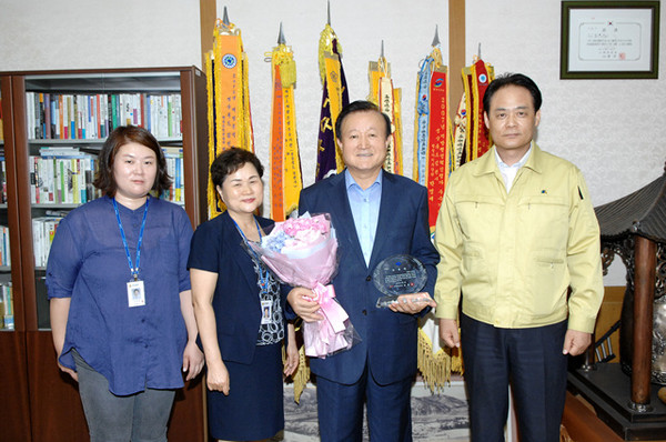 ▲ 김천시가 메르스 확산방지유공 경북도지사표창을 수상했다.ⓒ김천시 제공