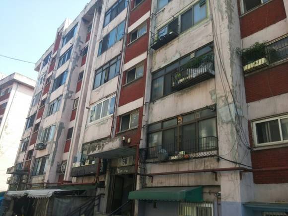 ▲ 중산 시범아파트 주민들은 11층 높이 제한 때문에 재건축 사업성에 대해 우려하는 분위기다. 사진은 중산 시범아파트 모습.ⓒ뉴데일리경제