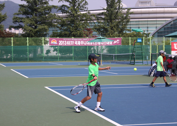▲ 김천시가 오는 12일부터 17일까지 6일간 김천종합스포츠타운 테니스장에서 ‘2015 KETF 국제주니어테니스대회’를 개최한다.ⓒ김천시 제공