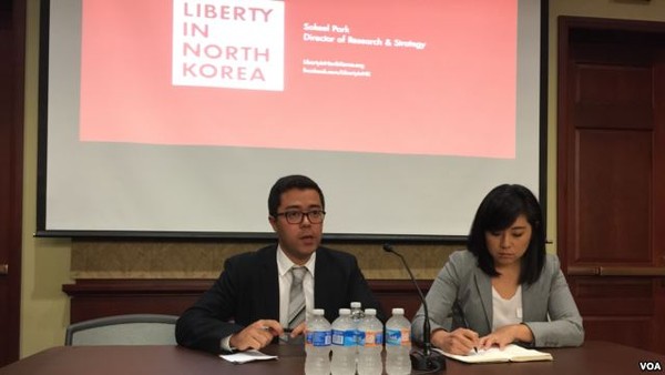 ▲ 미국 북한인권단체인 링크(LiNK)의 박석길 국장(왼쪽)과 해나 송 대표가 5일 미 의회에서 북한 내부 변화에 대해 설명하고 있다.