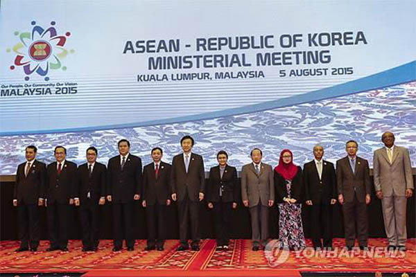 ▲ 지난 5일 말레이시아 쿠알라룸푸르에 모인 ARF 참석 각국 외교장관들. ⓒ연합뉴스. 무단전재 및 재배포 금지.