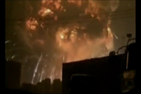 ▲ 지난 12일 밤, 中텐진에서 일어난 대형 폭발사고를 찍은 영상이 유튜브 등에 돌고 있다. ⓒ英BBC 보도화면 캡쳐