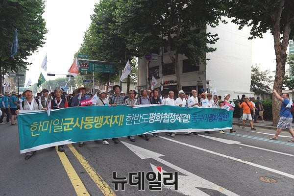 ▲ 집회 참가자들은 한미일 군사동맹 폐지, 주한미군 철수 등을 주장했다. ⓒ 뉴데일리 윤진우 기자