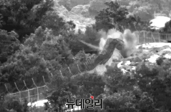 ▲ 북한군 목함지뢰 도발 당시 지뢰 폭발 모습.ⓒ뉴데일리DB