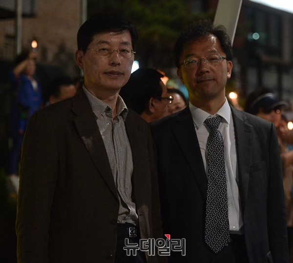 ▲ 박원순 서울시장 아들 박주신씨의 병역비리 의혹 진상규명을 촉구하는 철야 촛불집회가, 17일 저녁부터 18일 아침까지, 서울시장 공관이 있는 서울 종로구 가회동 주민센터 앞에서 열렸다. 촛불집회 현장을 찾은 양승오 박사(사진 왼쪽)와 차기환 변호사(사진 오른쪽). ⓒ 뉴데일리 정상윤 기자